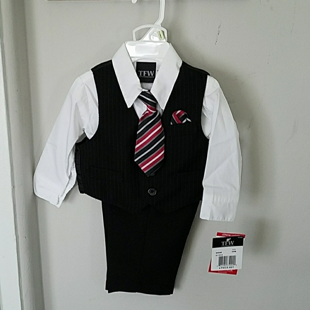 4 Piece Suit for Baby - 3/6 month size - NWT
